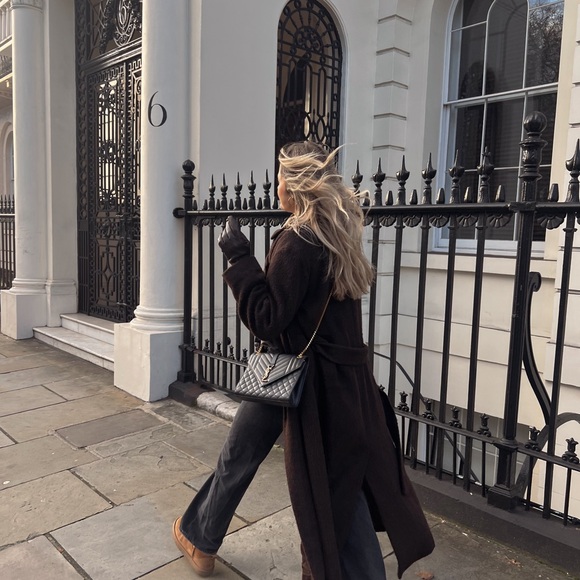 Meet your Posher, Lauren - Picture 3 of 3